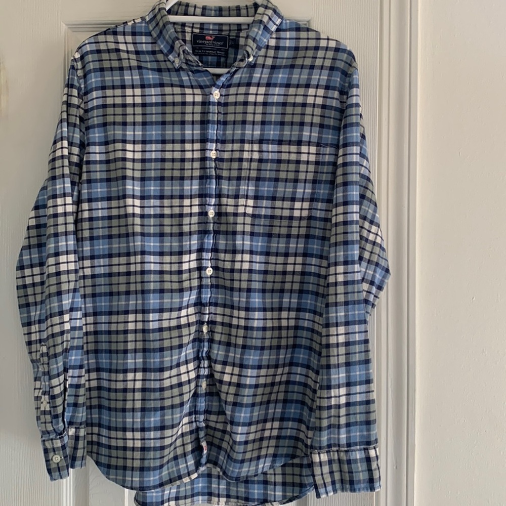 Men’s Vineyard Vines button down shirt
